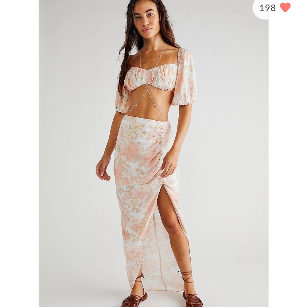 ***ISO*** desperately searching for Free People Isola set in a size 0 or 2 🙏🏼